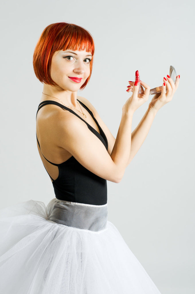 How Dancers and Performers Avoid Makeup Transfer During Costume Changes